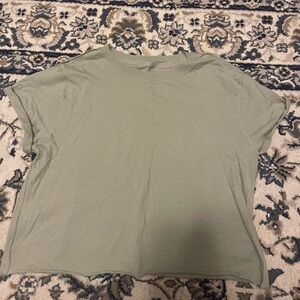 green cropped t shirt